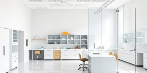 Diferenças entre divisórias acrílicas e outros materiais em ambientes técnicos