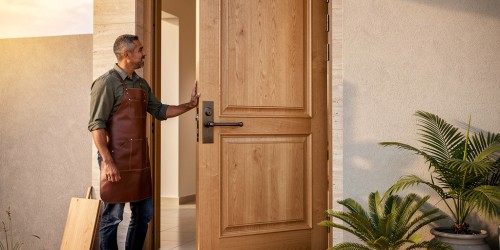 Porta de entrada em madeira feita sob medida